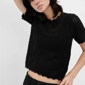 GAP Sweater Womens Medium Black Crochet Knit Scalloped Hem Short Sleeves Cottage